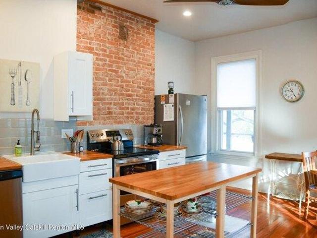 house with 4 bedroom, Pittsfield MA ES105423776