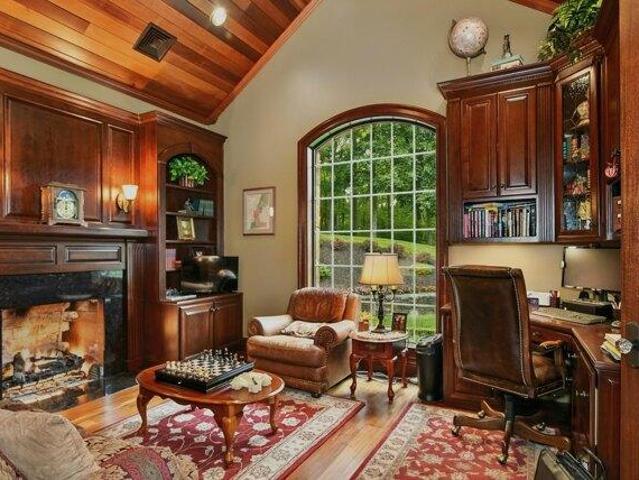 house with 4 bedroom, Pomfret CT ES104540389