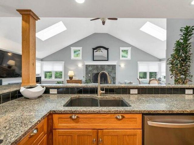 house with 4 bedroom, Portsmouth NH ES104044952