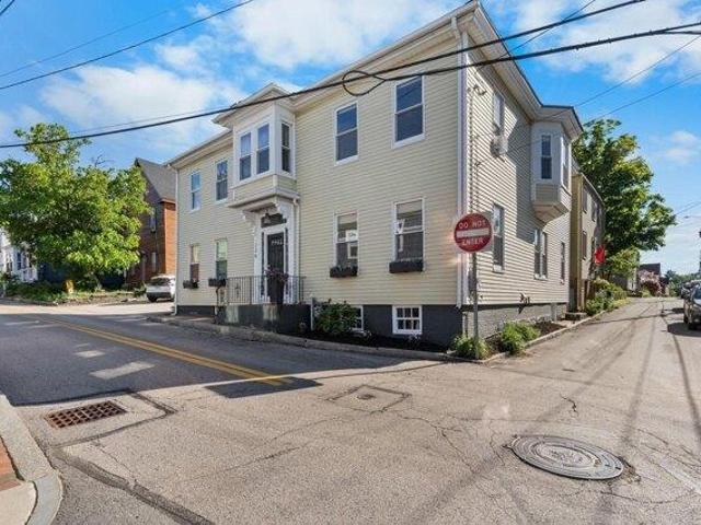 house with 4 bedroom, Portsmouth NH ES104042378