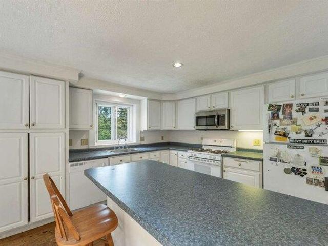 house with 4 bedroom, Portsmouth NH ES105557639