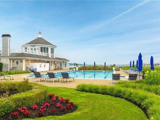 house with 4 bedroom, Portsmouth RI ES105400490