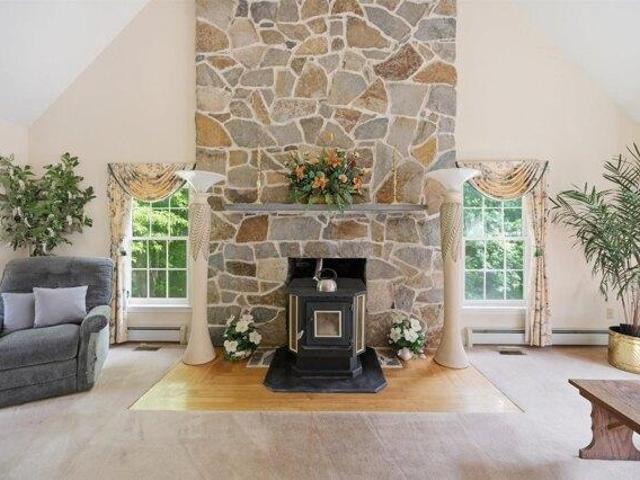 house with 4 bedroom, Plaistow NH ES104543609