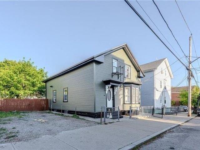 house with 4 bedroom, Providence RI ES104833963