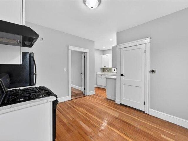 house with 4 bedroom, Providence RI ES104920772
