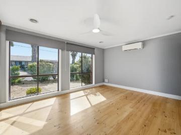Queanbeyan, Greater Queanbeyan - Fireplace