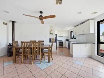 Queanbeyan, Greater Queanbeyan - Fireplace