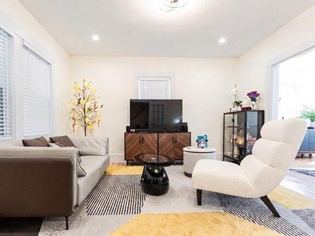 house with 4 bedroom, Quincy MA ES105428304