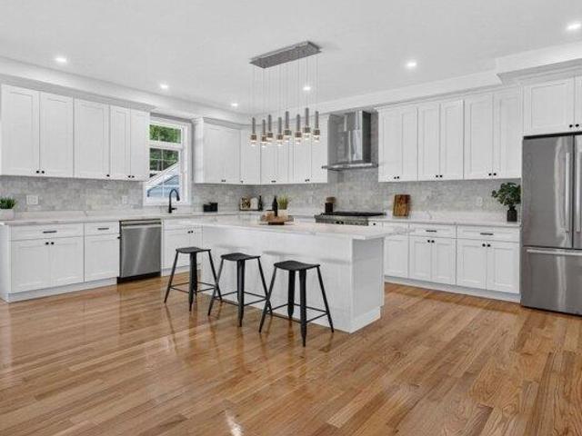 house with 4 bedroom, Reading MA ES105613456