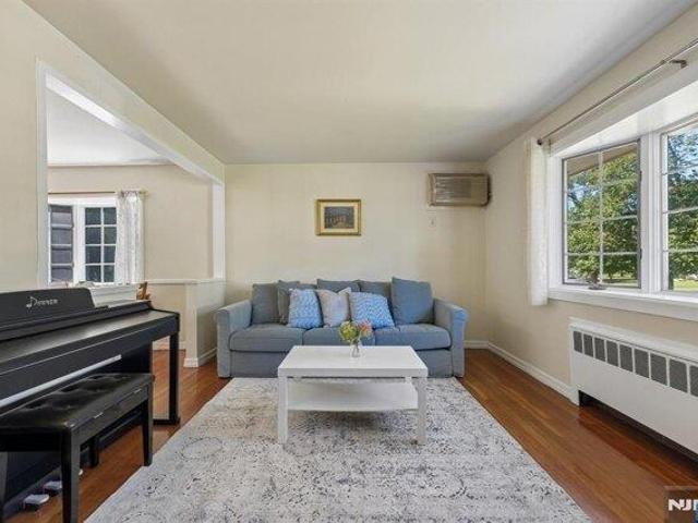 house with 4 bedroom, Ridgewood NJ ES105724832