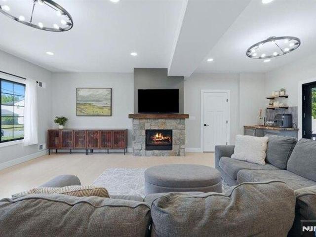 house with 4 bedroom, River Edge NJ ES105562688
