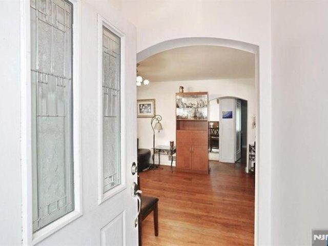 house with 4 bedroom, River Edge NJ ES105768131