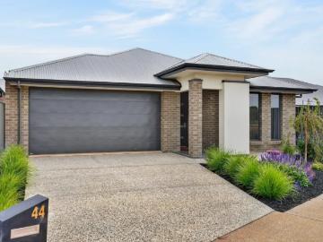 Adelaide, South Australia - Equipped kitchen