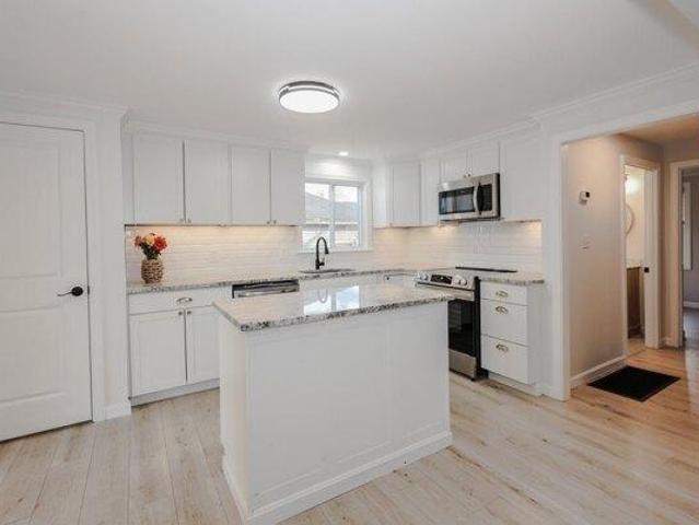 house with 4 bedroom, Rochester NH ES105536514