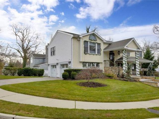 house with 4 bedroom, Roslyn NY ELS72692112