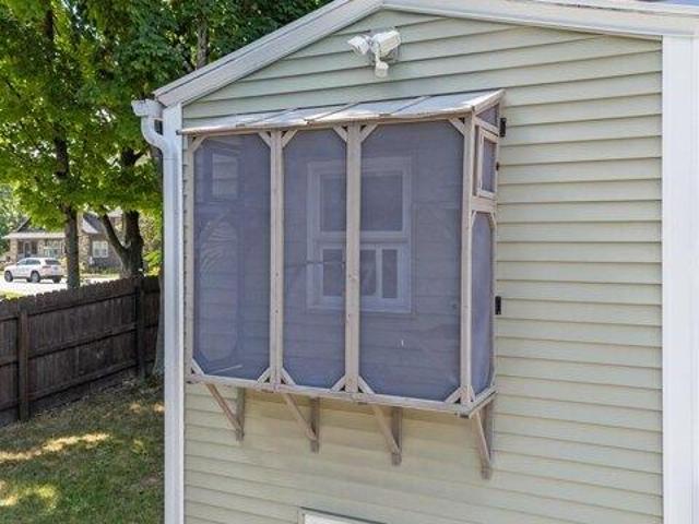 house with 4 bedroom, Sanford ME ES105574084