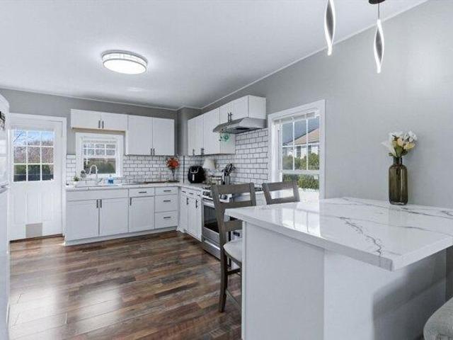house with 4 bedroom, Seekonk MA ES104851008