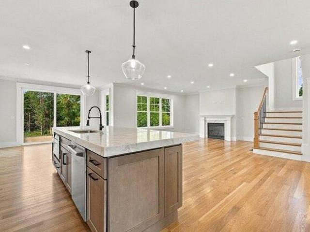 house with 4 bedroom, Seekonk MA ES105559248