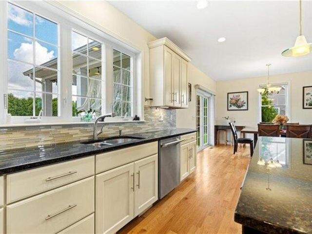 house with 4 bedroom, Seekonk MA ES105721413