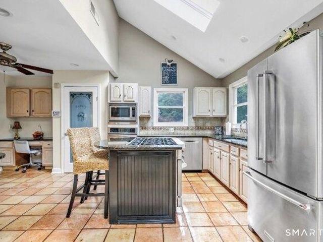 house with 4 bedroom, Shelton CT ES105534082