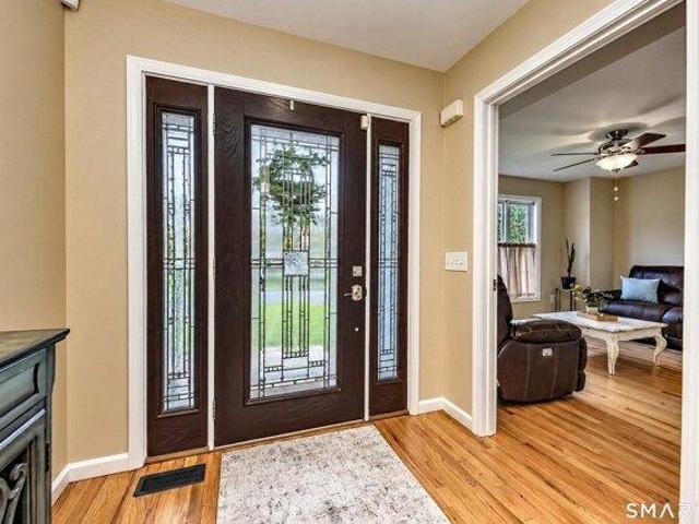 house with 4 bedroom, Shelton CT ES105551270
