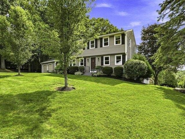 house with 4 bedroom, Shrewsbury MA ES105351240