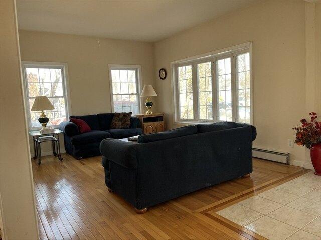 house with 4 bedroom, Shrewsbury MA ES105353012