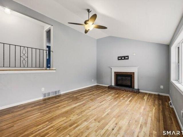 house with 4 bedroom, Simsbury CT ES105279220