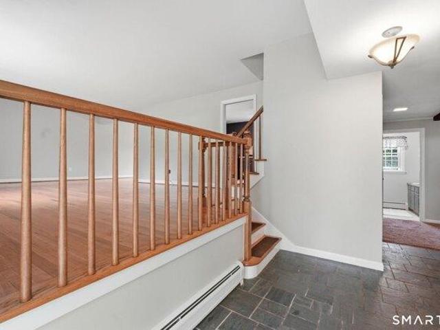 house with 4 bedroom, Simsbury CT ES105320157