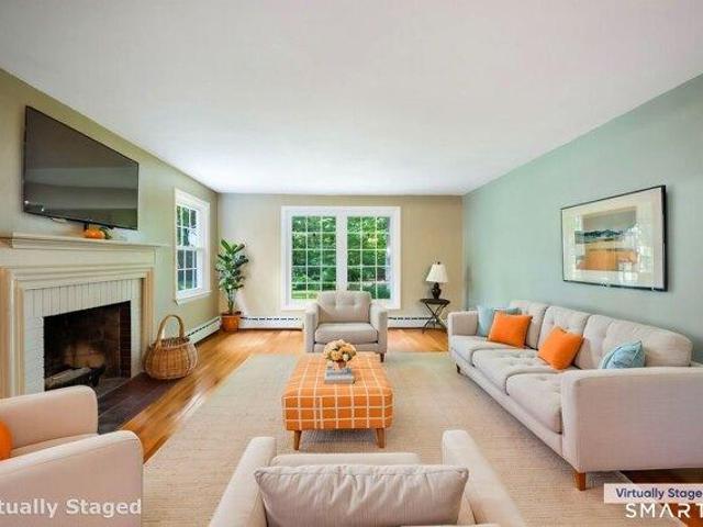 house with 4 bedroom, Simsbury CT ES105415610