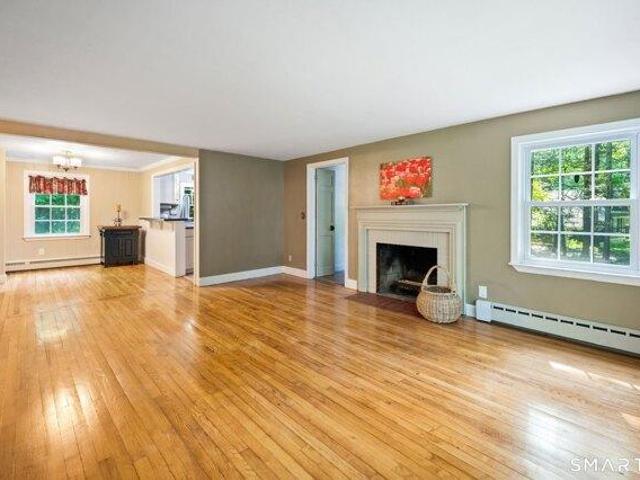 house with 4 bedroom, Simsbury CT ES105415615