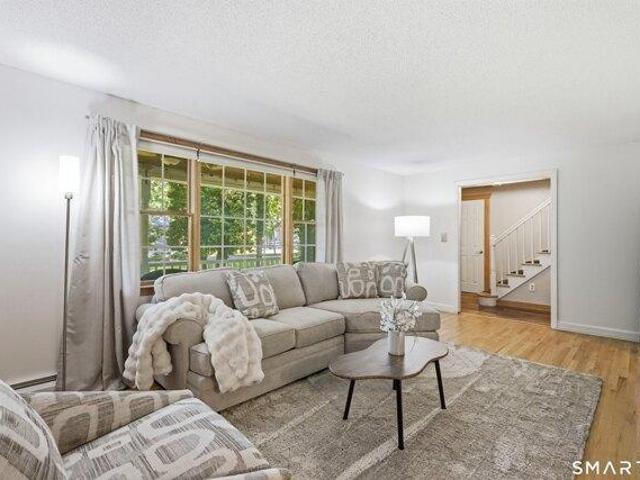 house with 4 bedroom, Simsbury CT ES105533653
