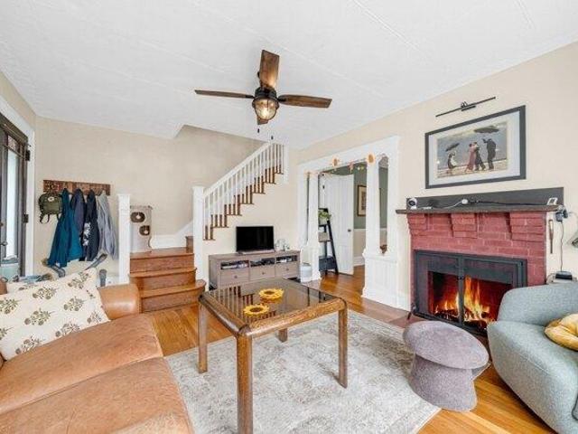 house with 4 bedroom, Somerville MA ES105364503