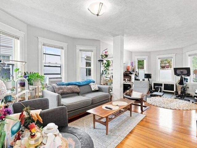 house with 4 bedroom, Somerville MA ES105578521