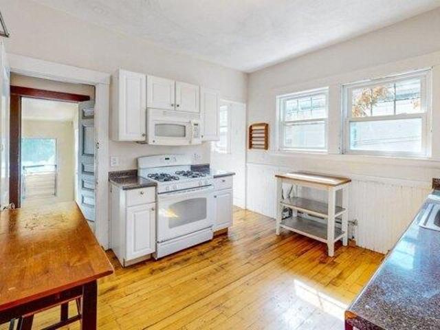 house with 4 bedroom, Somerville MA ES105652418