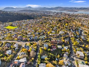 House 4 Bedroom For Rent South Hobart, ES102578099