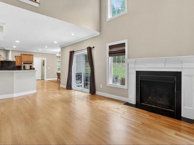 house with 4 bedroom, Southampton MA ES104114509