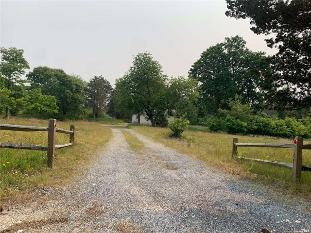 house with 4 bedroom, Southampton NY DLS72692356