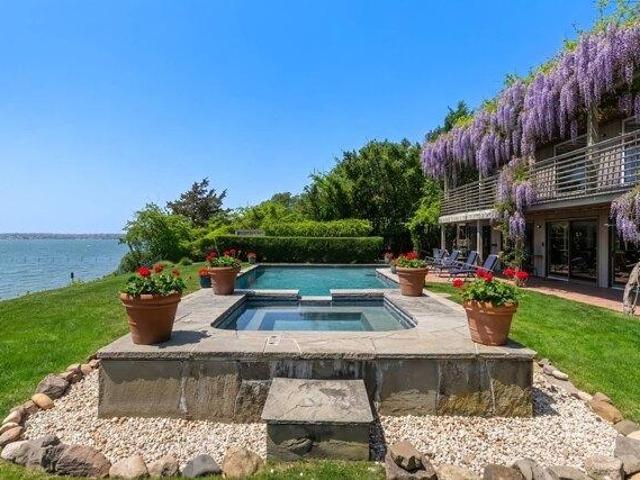 house with 4 bedroom, Southampton NY ES105275113