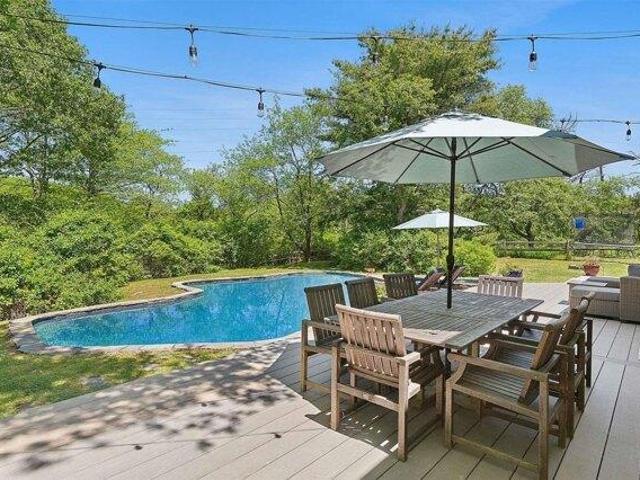 house with 4 bedroom, Southampton NY ES105291851