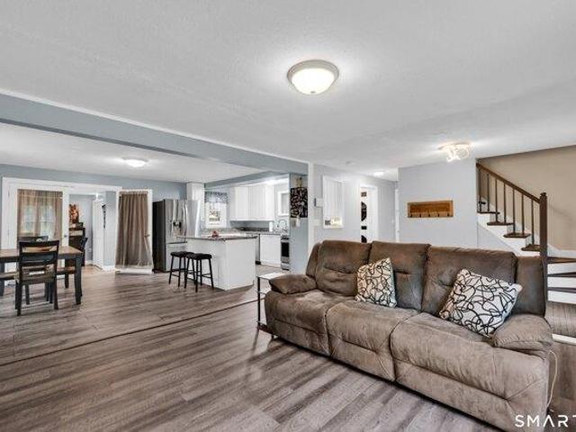 house with 4 bedroom, Southington CT ES104605293