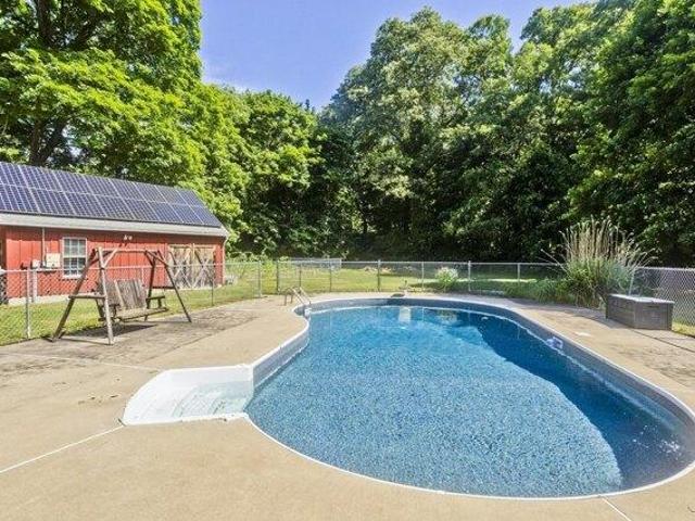 house with 4 bedroom, Southwick MA ES105551492