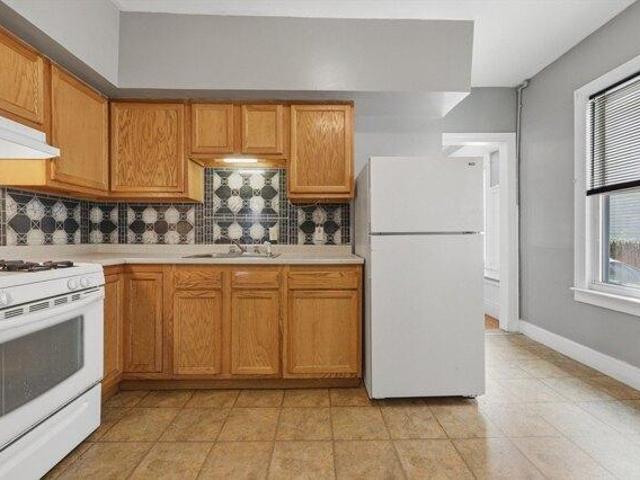 house with 4 bedroom, Springfield MA ES104606788