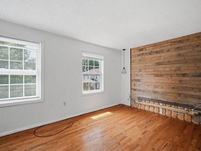 house with 4 bedroom, Springfield MA ES105275865