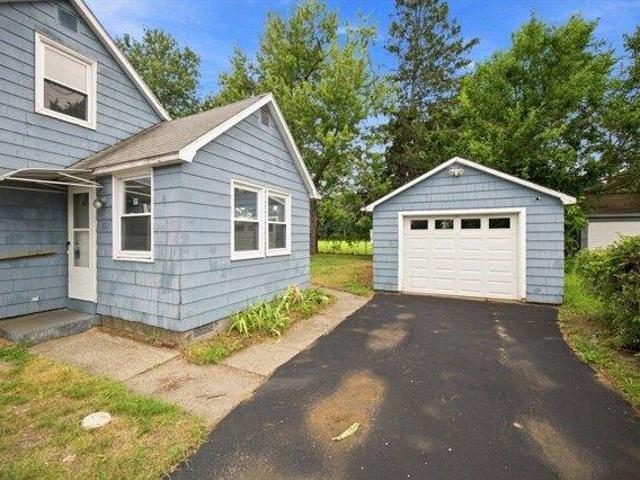 house with 4 bedroom, Springfield MA ES105279815