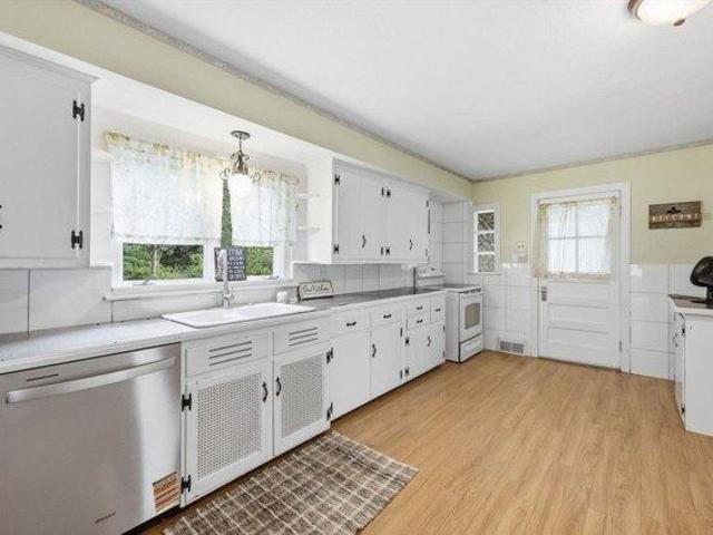 house with 4 bedroom, Springfield MA ES105239138