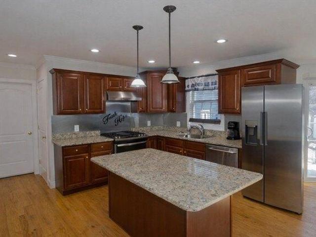 house with 4 bedroom, Springfield MA ES105319090