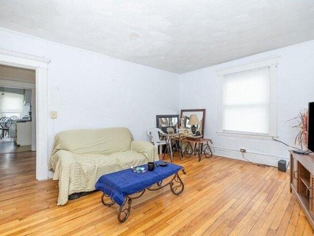 house with 4 bedroom, Springfield MA ES105330982