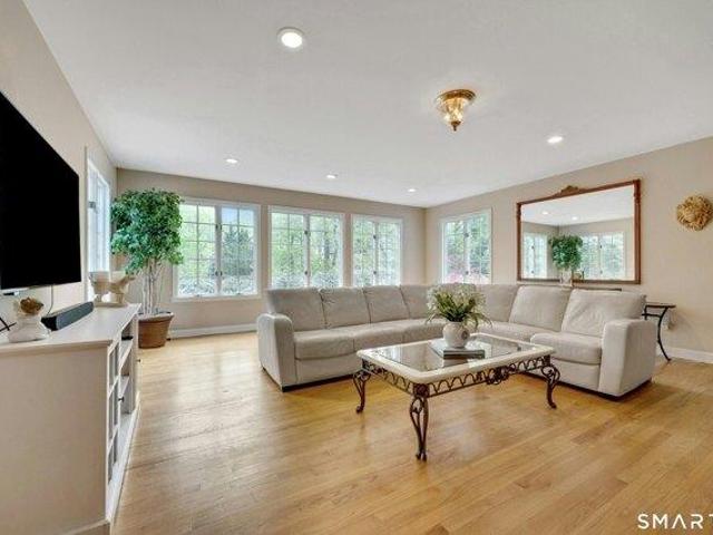 house with 4 bedroom, Stamford CT ES104850493