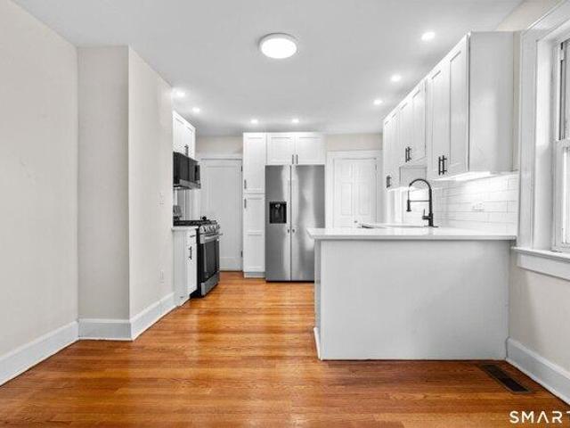 house with 4 bedroom, Stamford CT ES105423844